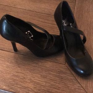 Mary Jane black heels size 5 1/2